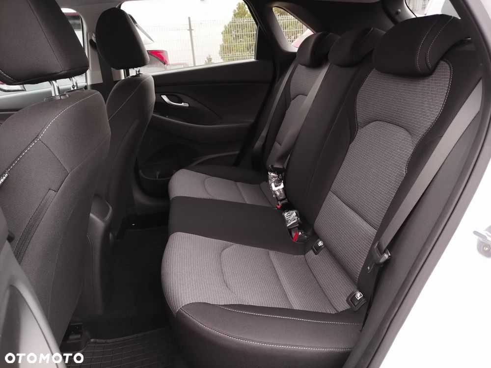 Hyundai i30 1.5 DPI Classic + - 15