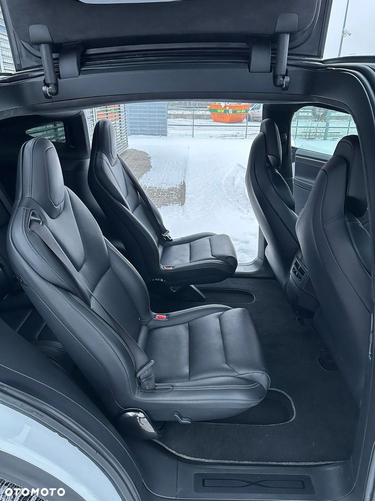 Tesla Model X - 10