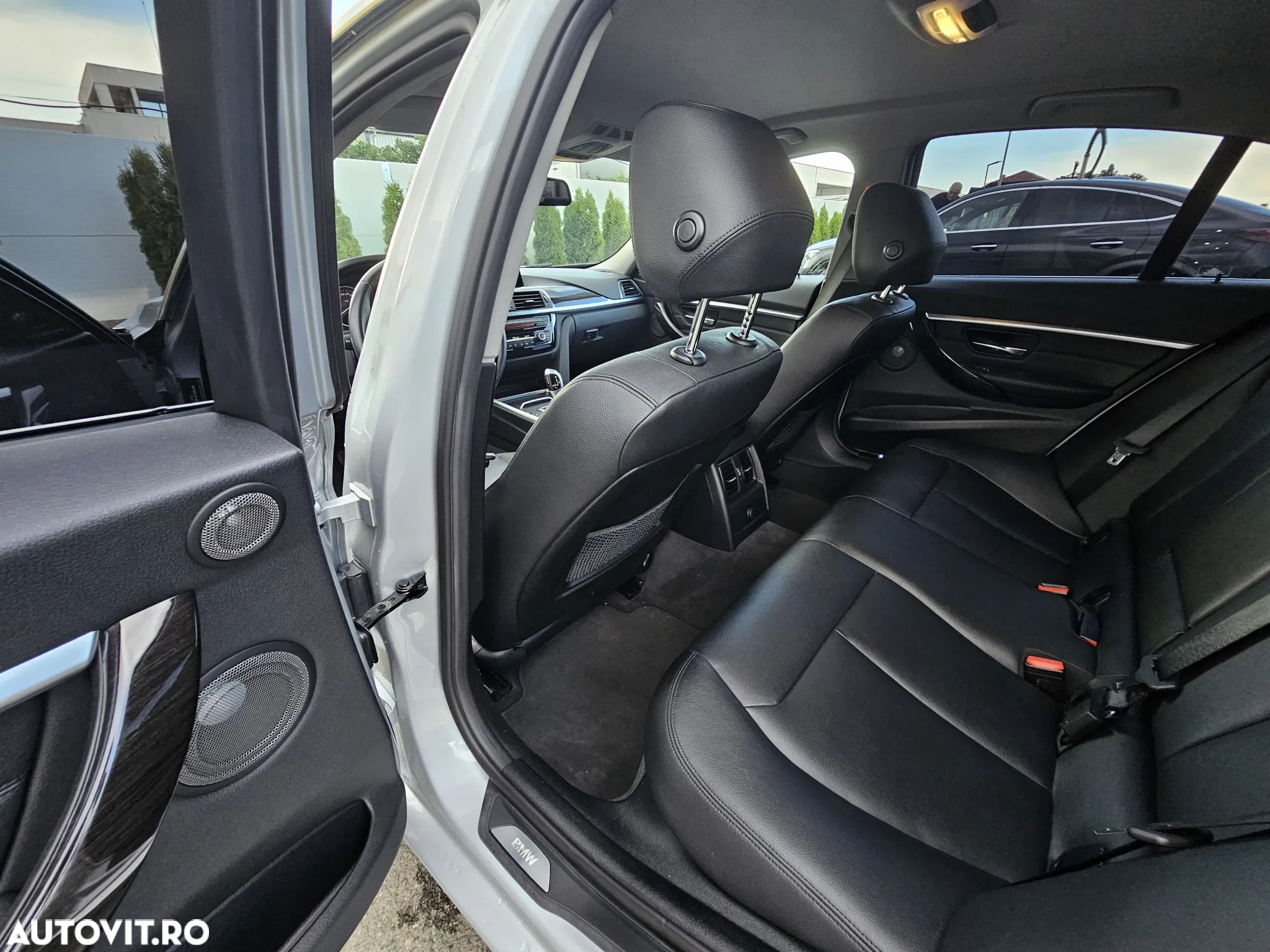 BMW Seria 3 320d Aut. Luxury Line - 8