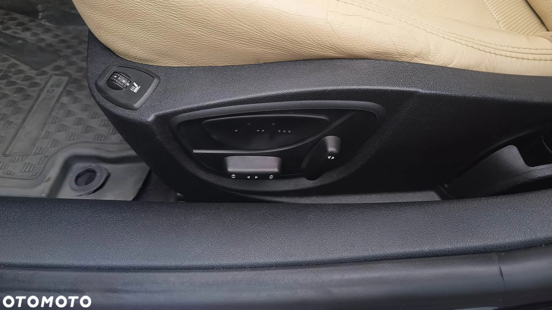 Renault Laguna 2.0 dCi FAP Initiale - 37