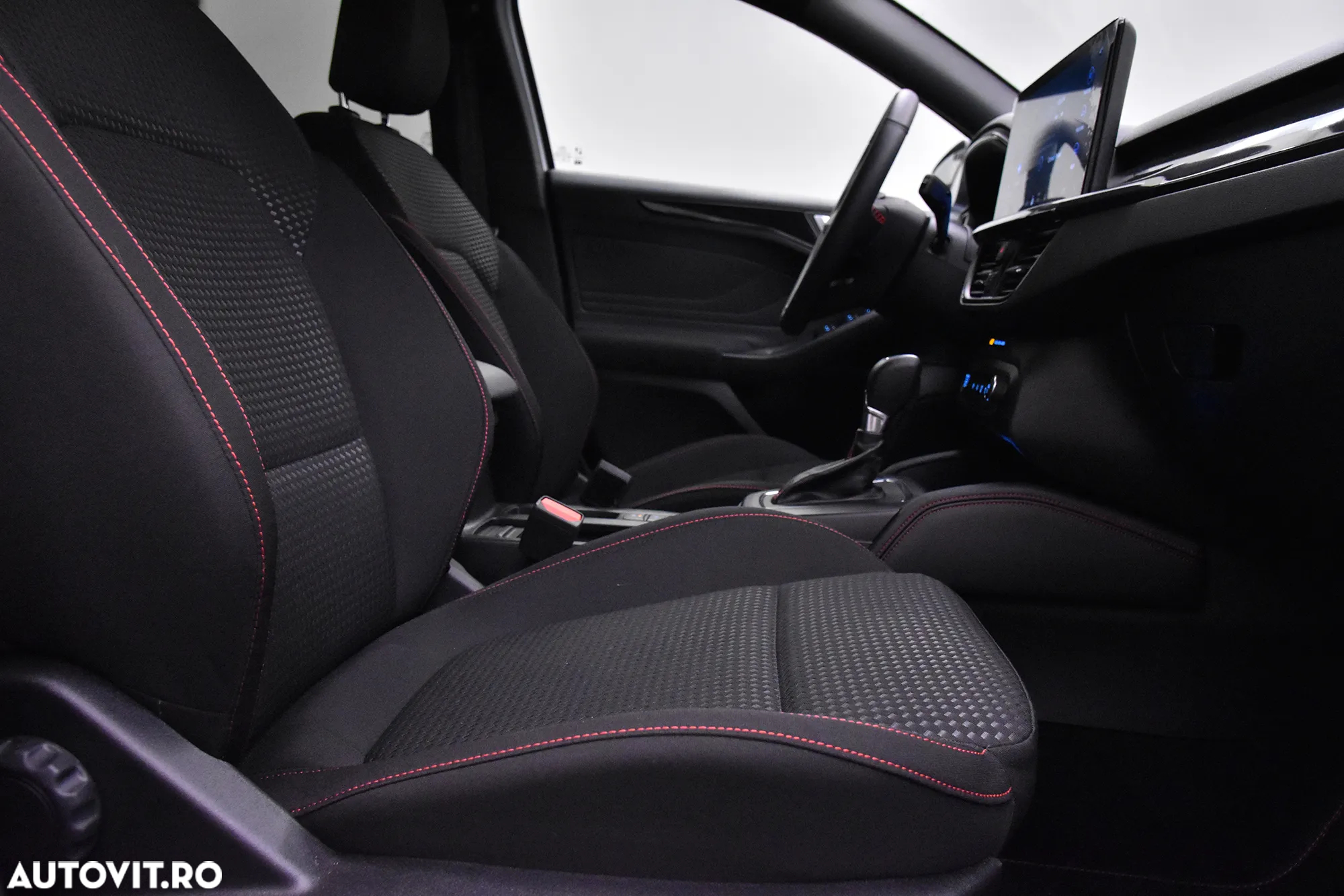 Ford Focus 1.0 EcoBoost MHEV ST-Line X - 11