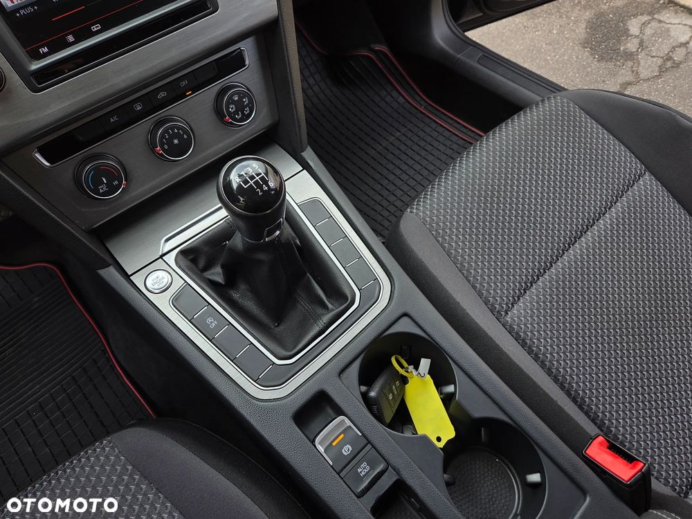 Volkswagen Passat 2.0 TDI (BlueMotion Technology) Trendline - 36