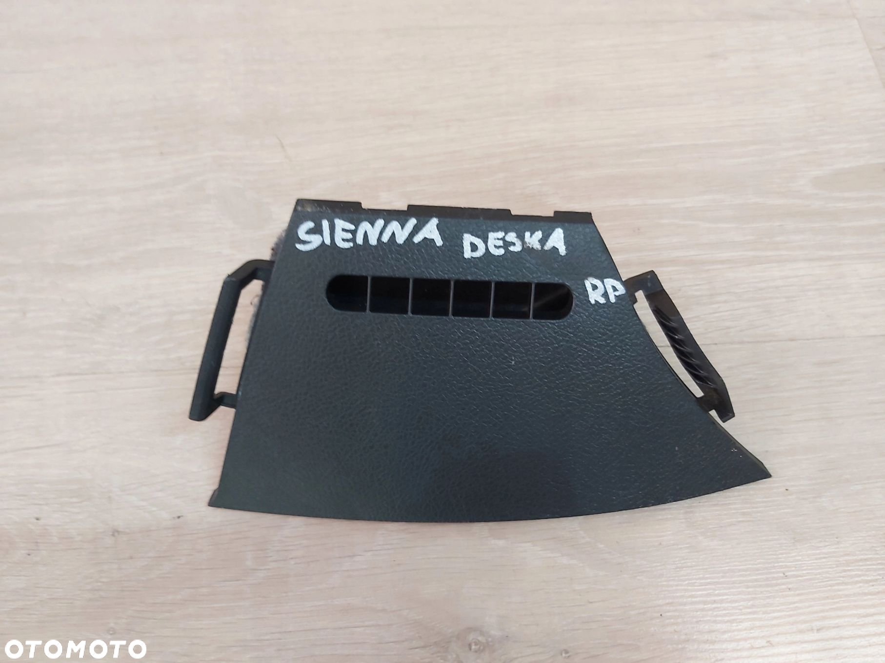 TOYOTA Sienna osłona deski prawa czarna 62225-08030 - 2