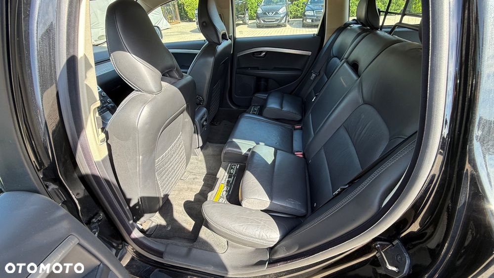 Volvo XC 70 D5 AWD Momentum - 9