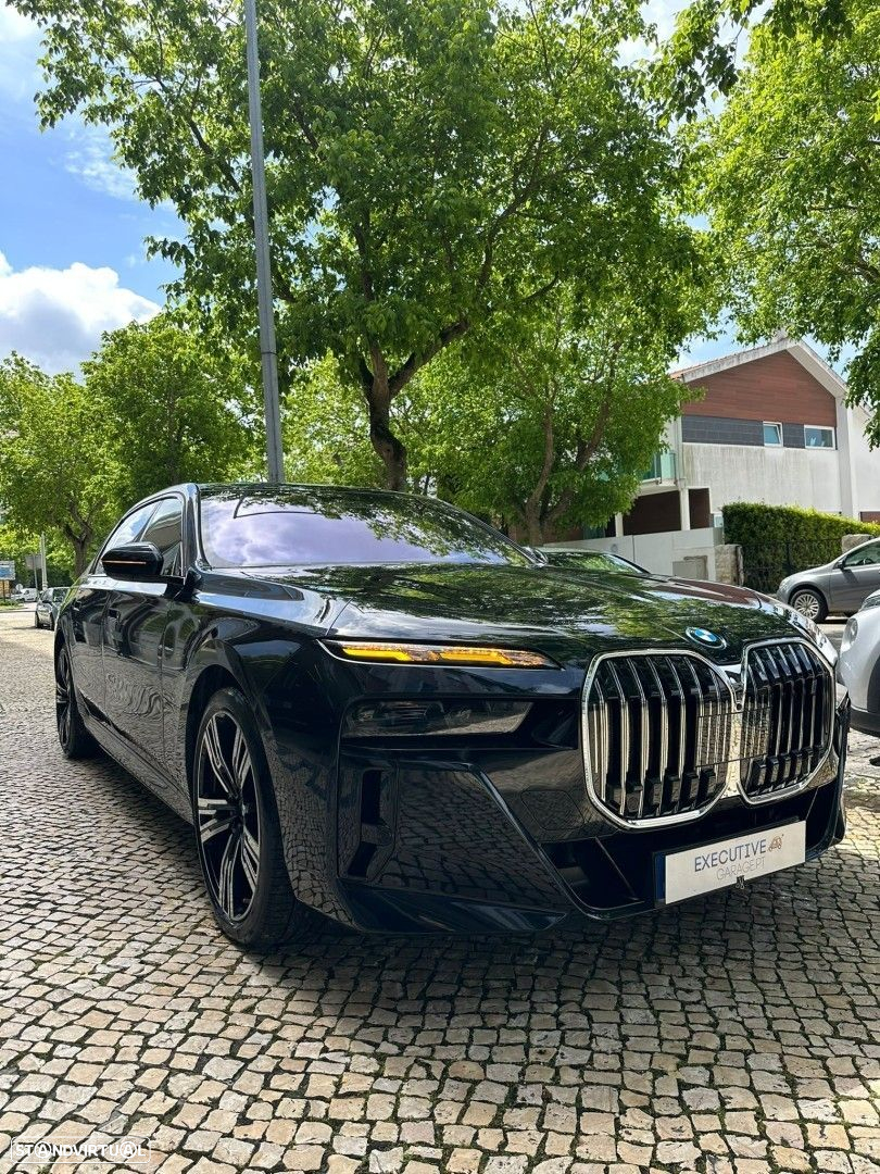 BMW i7 xDrive60 Pack Desportivo M - 2