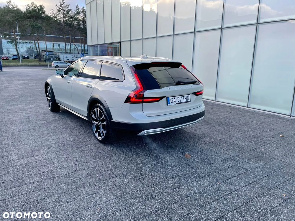 Volvo V90 Cross Country - 9