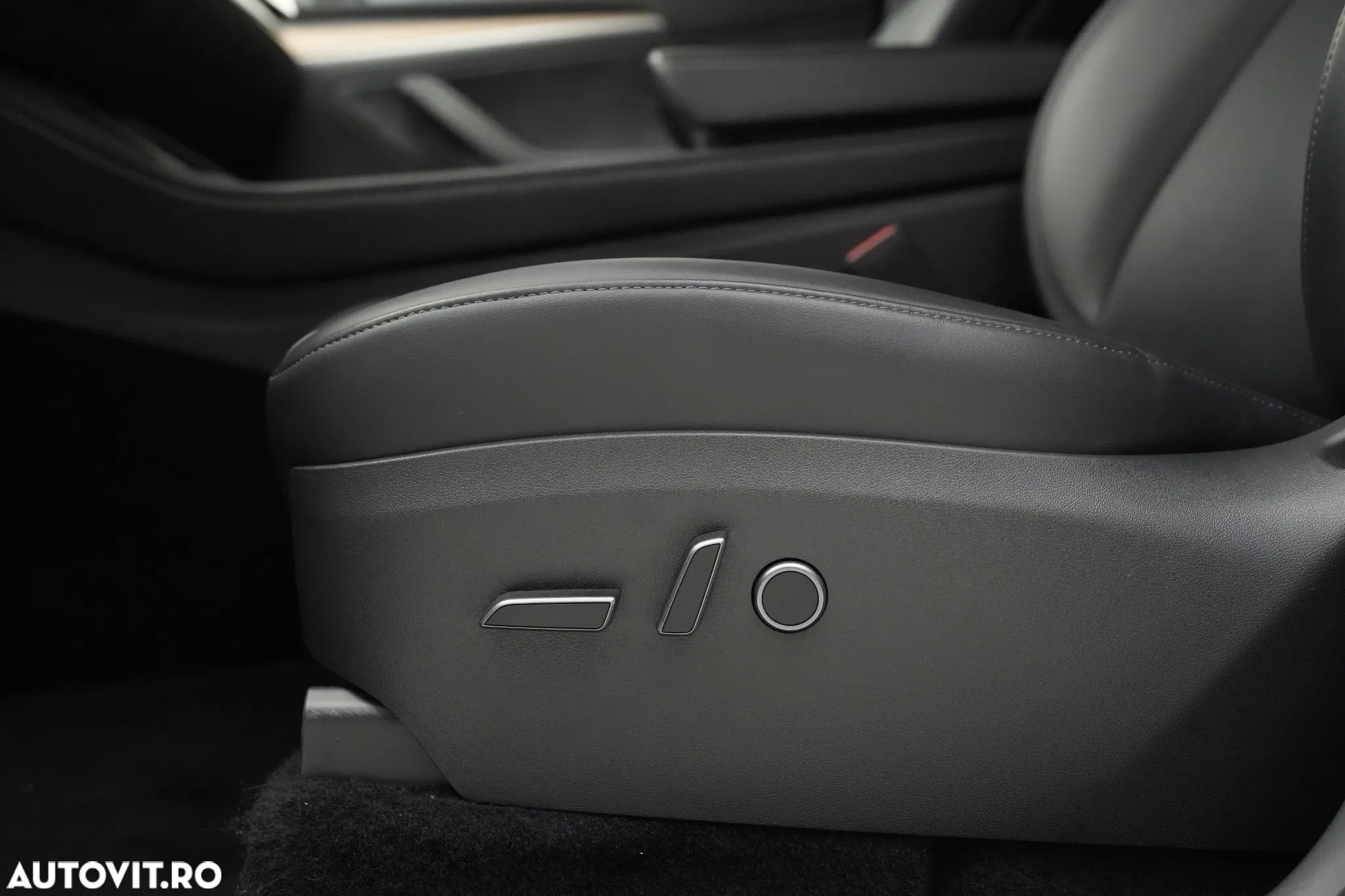 Tesla Model Y AWD Long Range - 12