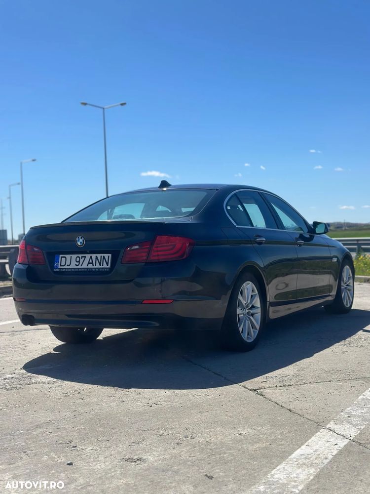 BMW Seria 5 525d Aut. Luxury Line - 2