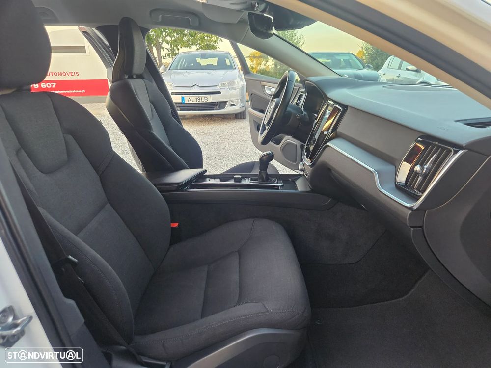 Volvo V60 2.0 D3 Momentum - 11
