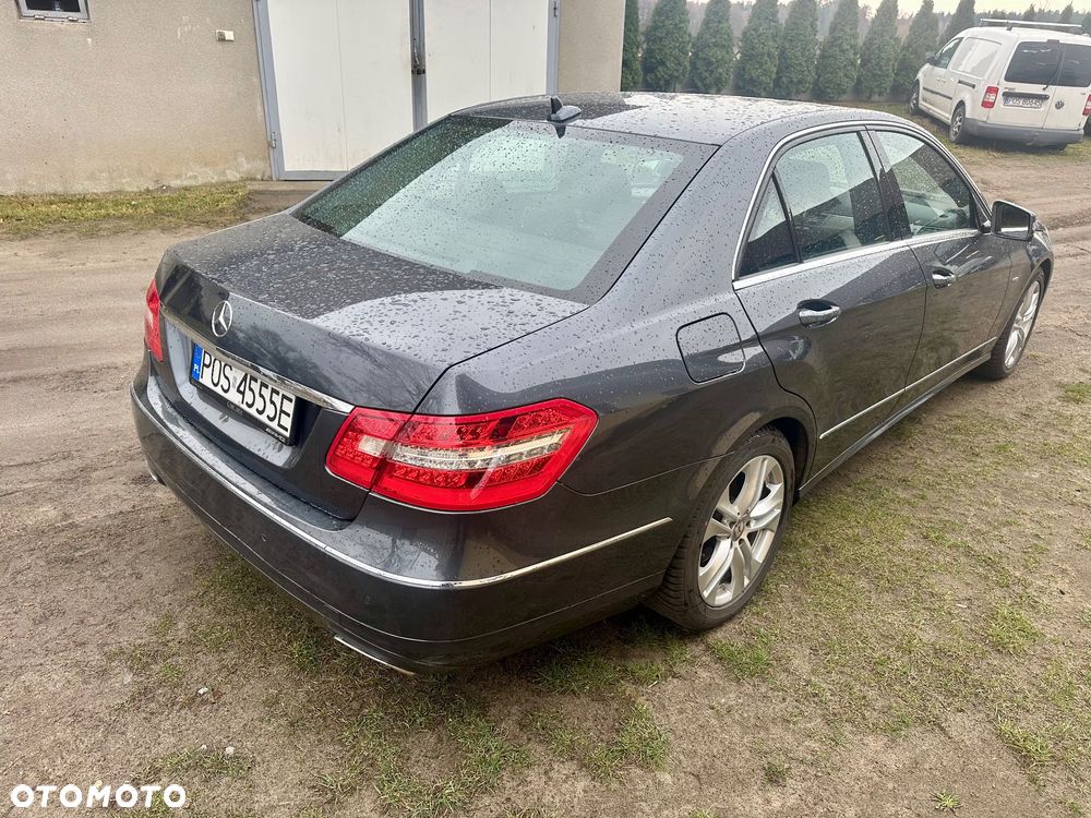 Mercedes-Benz Klasa E 300 CDI DPF BlueEFFICIENCY 7G-TRONIC Avantgarde - 9