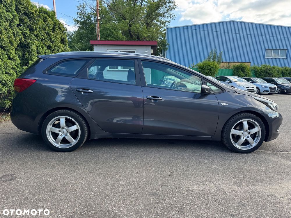 Kia Ceed 1.6 CRDi 128 ISG Fifa World Cup Edition - 5