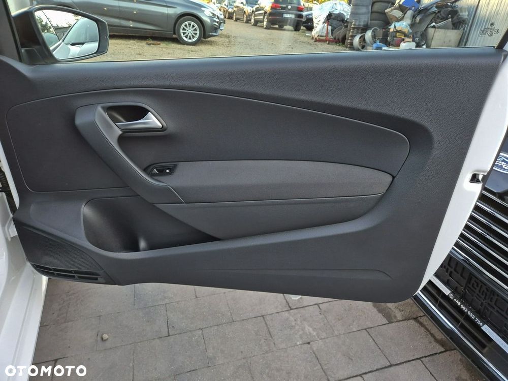 Volkswagen Polo 1.4 MATCH - 19
