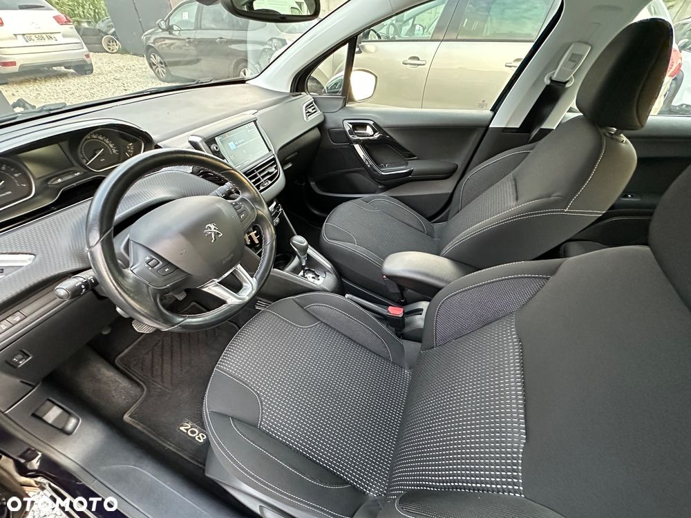 Peugeot 208 1.2 PureTech GPF Allure S&S EAT6 - 12