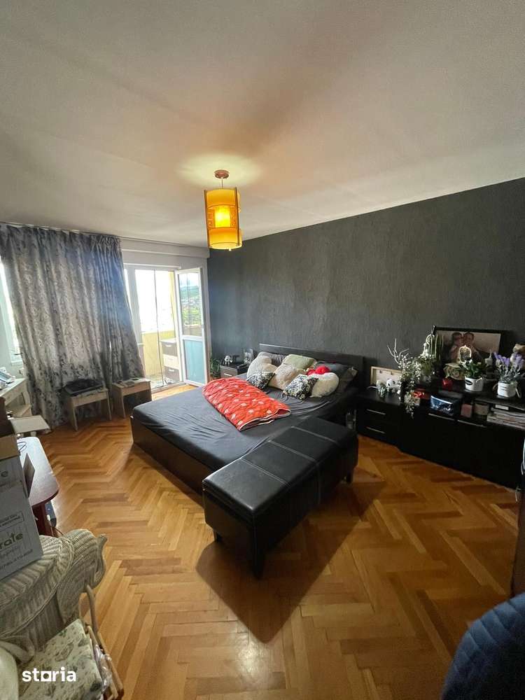 Apartament cu 3 camere de vanzare, zona Cetate — fotografia 1