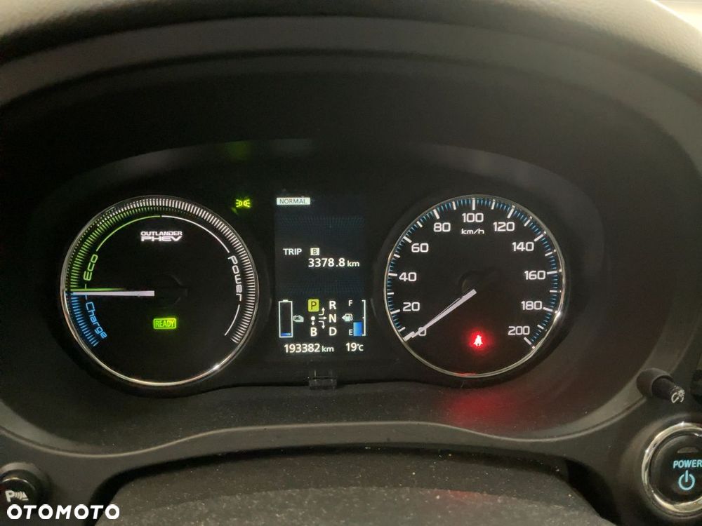 Mitsubishi Outlander 2.0 4WD Top - 29