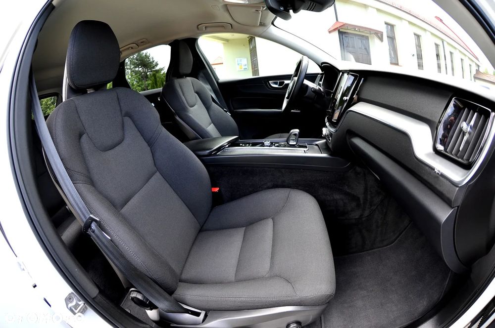 Volvo XC 60 B4 B Geartronic Momentum Pro - 22