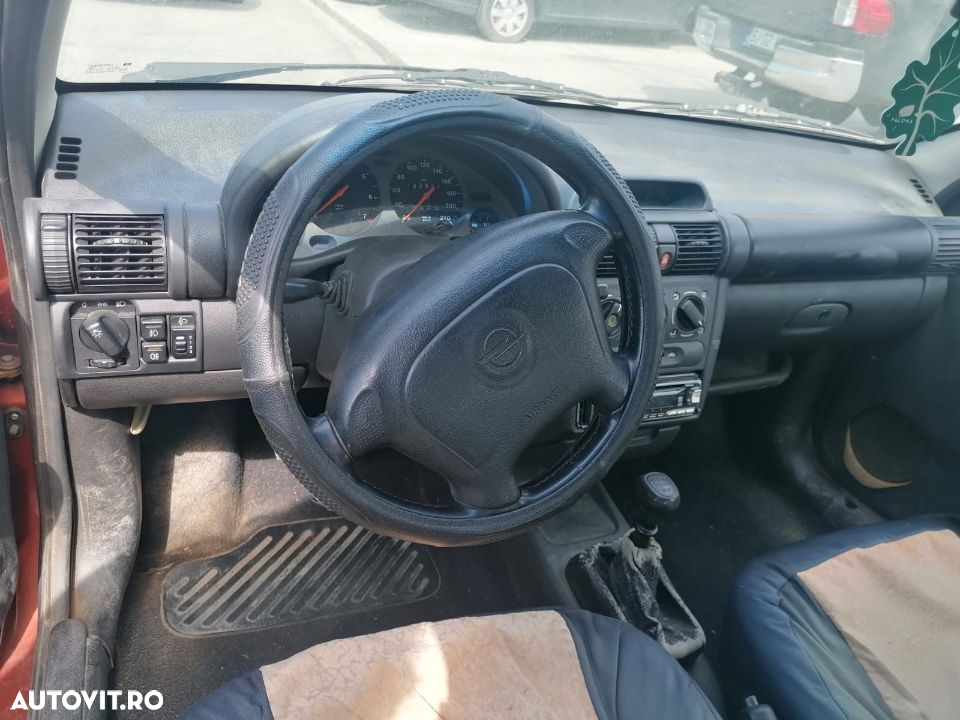Dezmembrez Opel Tigra 1998 1.4 benzina - 2