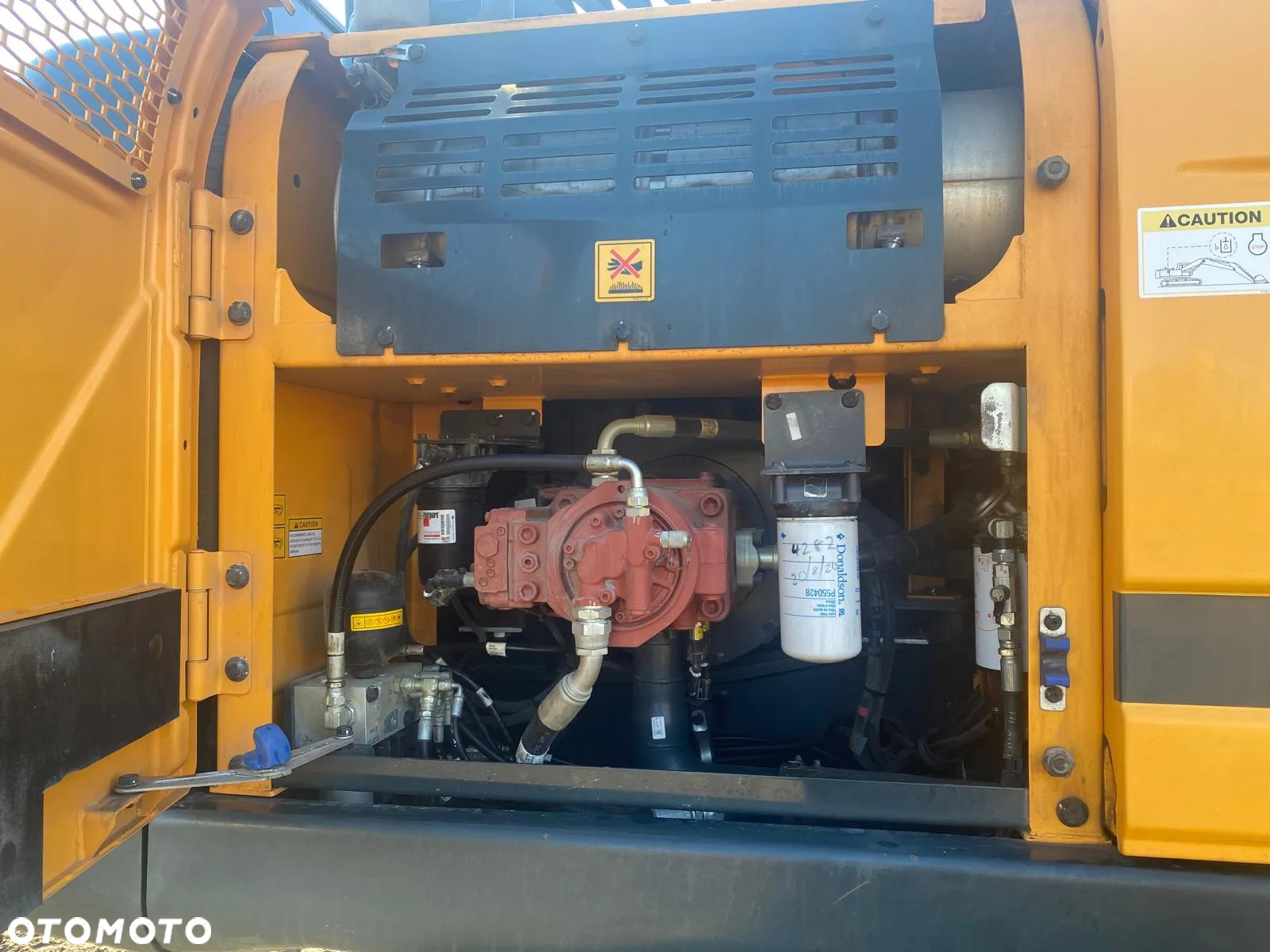 Hyundai HX220L - 9