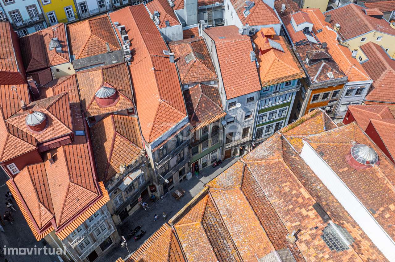 Prédio com 4 pisos, 5 habitações e loja - Rua dos Caldeireiros, Por... - Grande imagem: 3/29