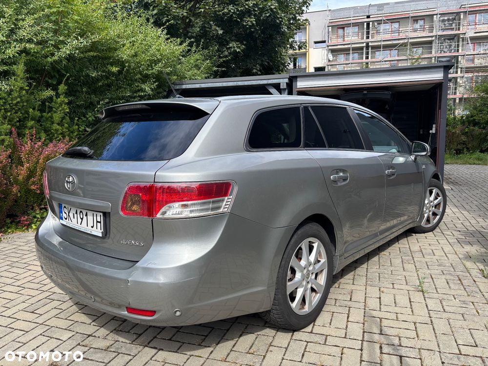 Toyota Avensis 2.2 D-4D Premium - 4