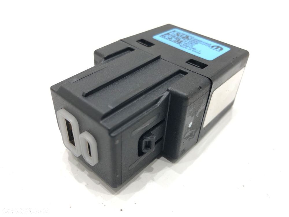 GNIAZDO PORT USB  JEEP COMPASS (MP, M6) 2016 - 2022 1.3 2WD 110 kW [150 KM] benzyna 2020 - 2022 - 2