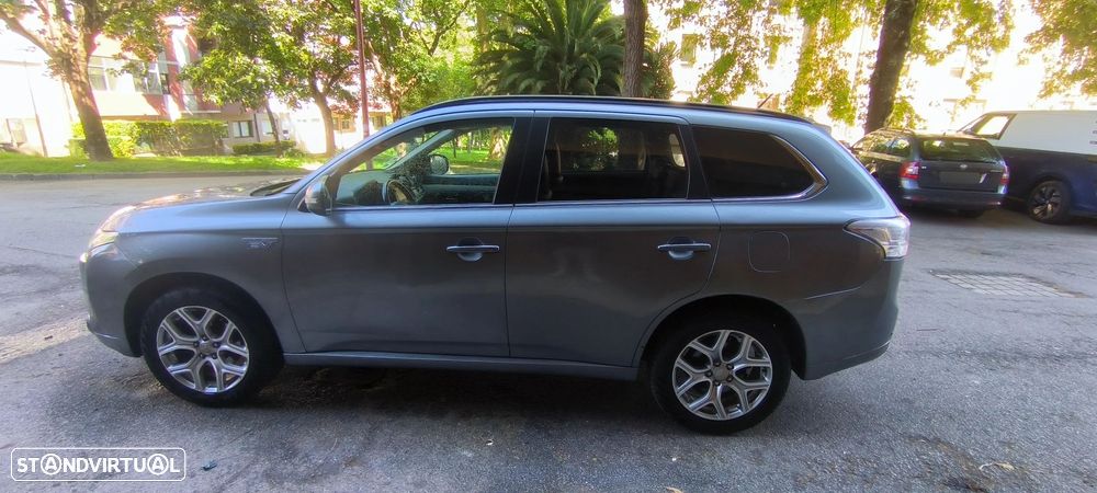 Mitsubishi Outlander 2.0 MIVEC Instyle Navi+ - 11