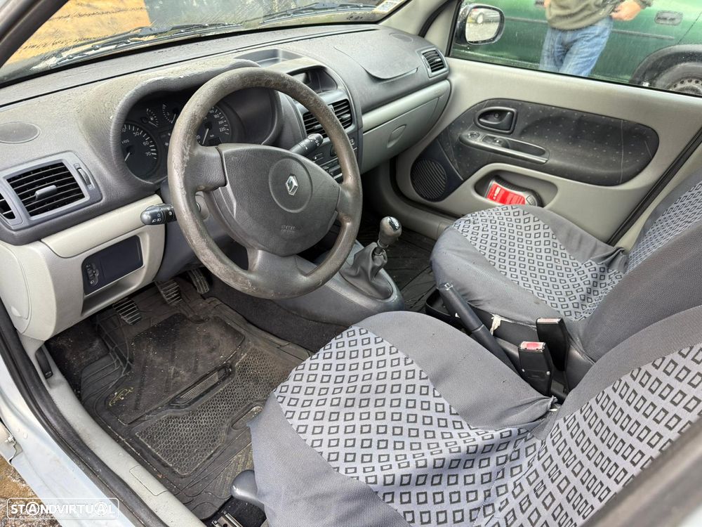 Renault Clio II 1.2 Ano 2002 Para Peças - 6