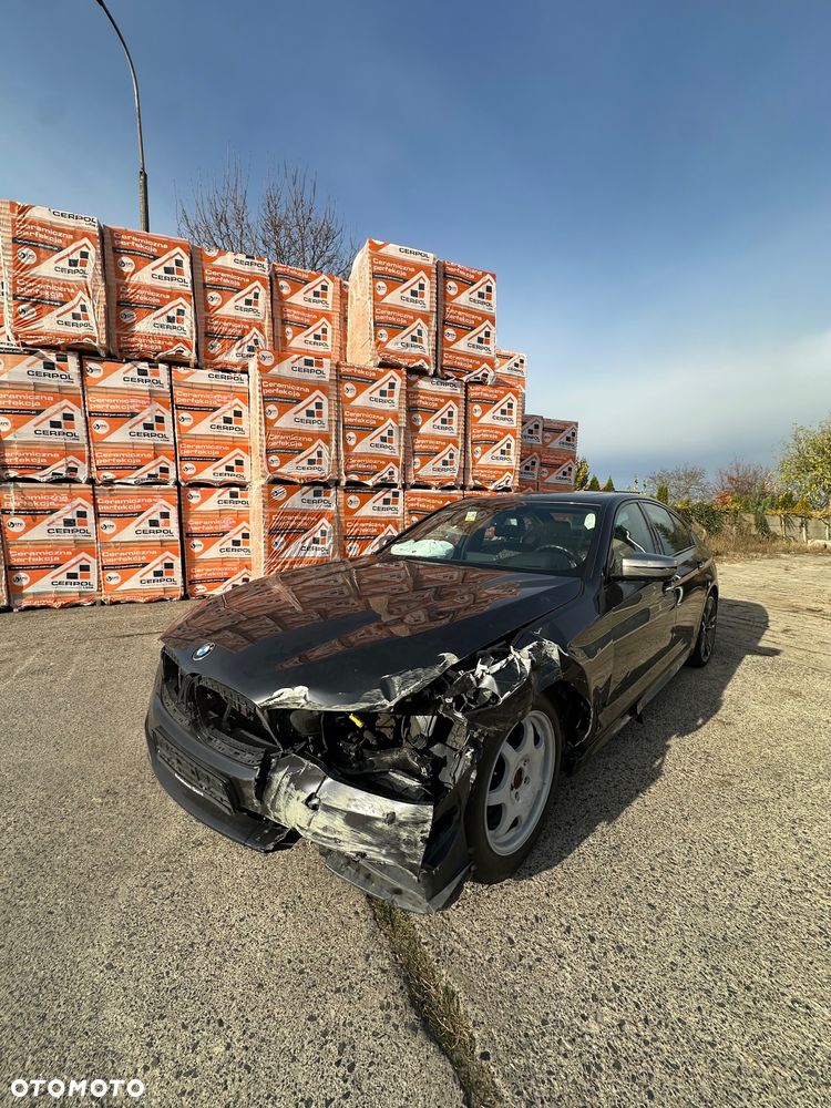 BMW Seria 5 M550i xDrive sport - 15