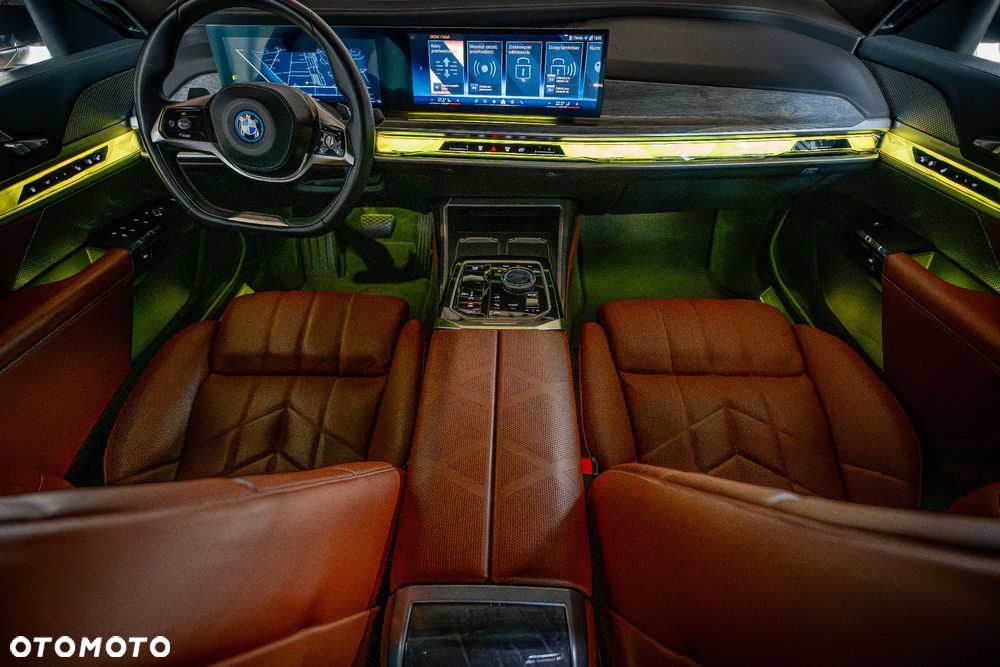 BMW Seria 7 750e xDrive - 32