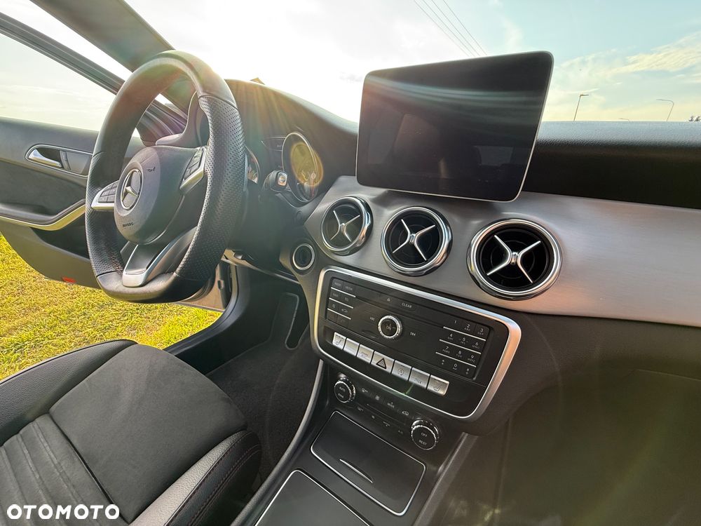 Mercedes-Benz GLA 200 7G-DCT AMG Line - 34