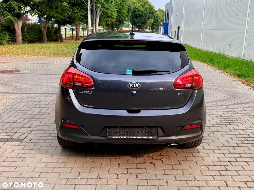Kia Ceed - 10