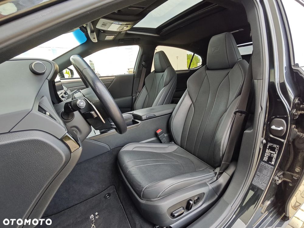 Lexus ES 300h F Sport Edition - 11