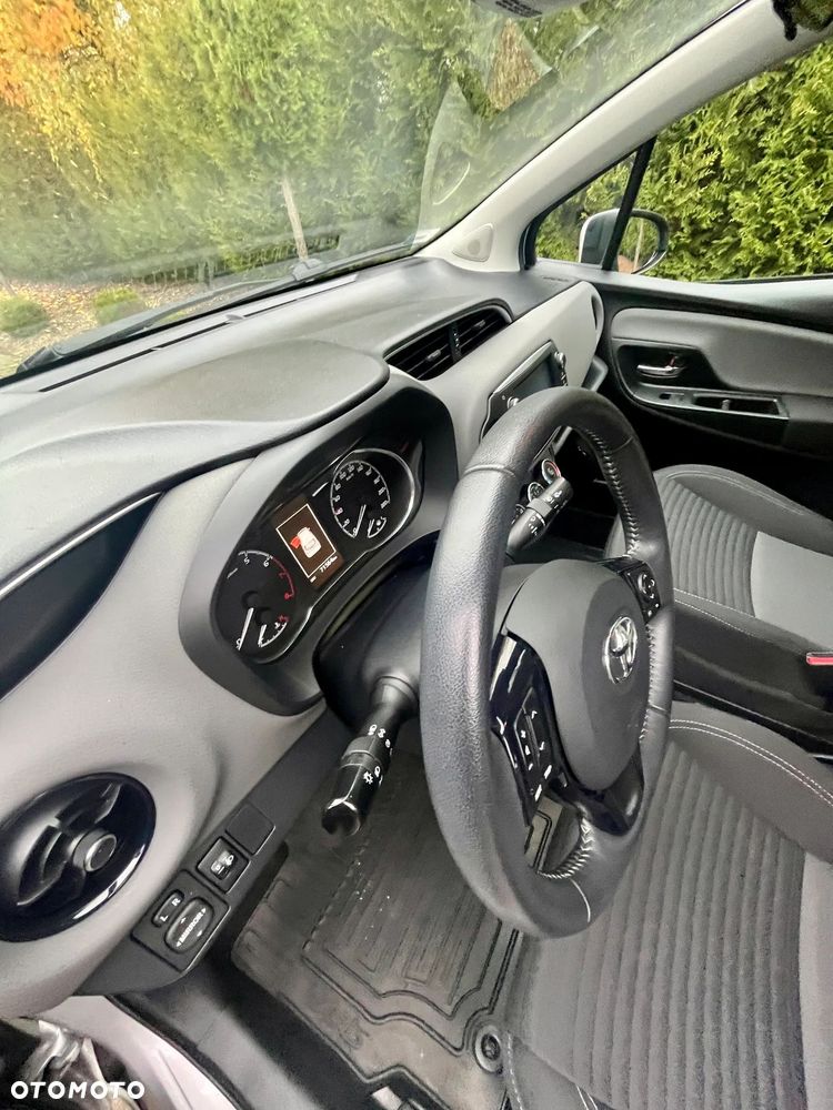 Toyota Yaris - 25