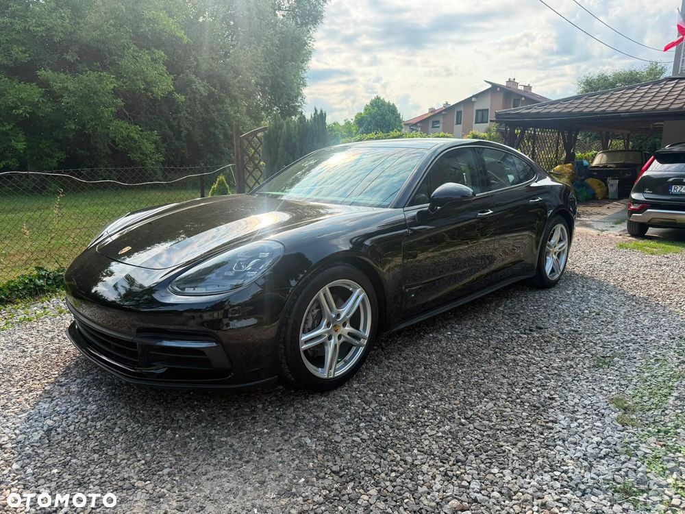 Porsche Panamera - 4