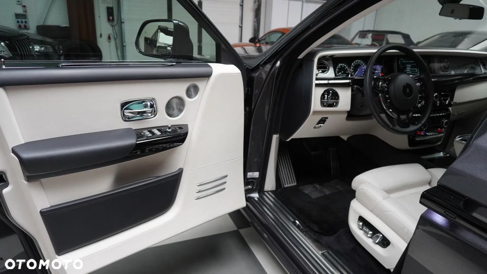 Rolls-Royce Phantom Standard - 5