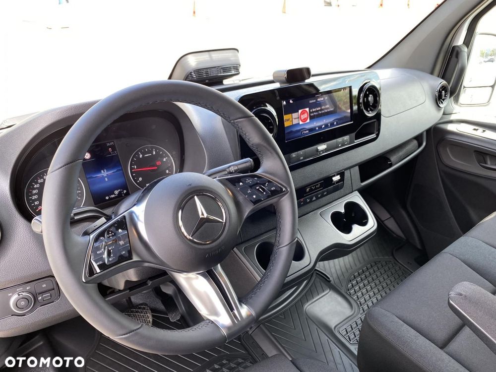 Mercedes-Benz Sprinter - 14