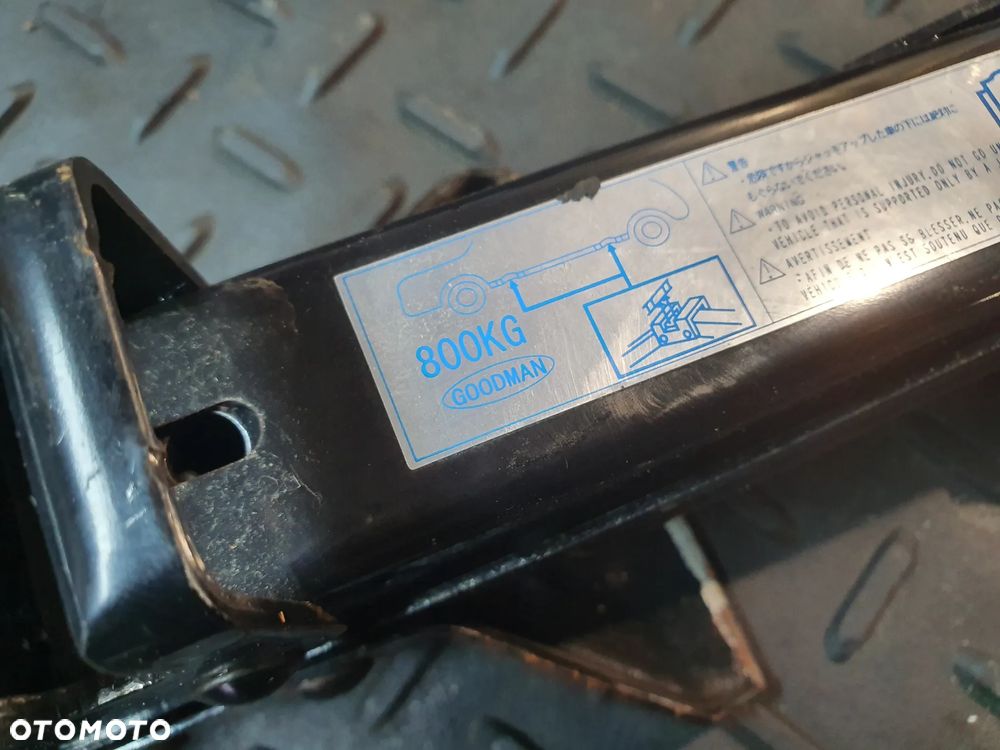 GOODMAN LEWAREK PODNOŚNIK SAMOCHODOWY 800KG - 2