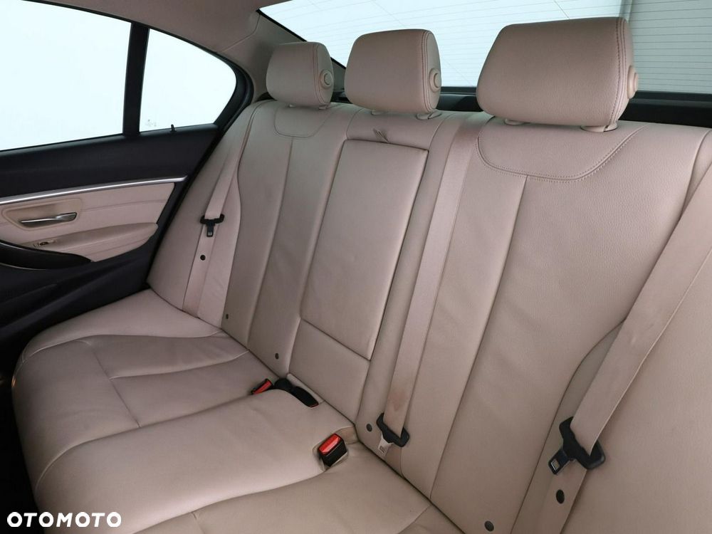 BMW Seria 3 330e iPerformance Luxury Line - 18