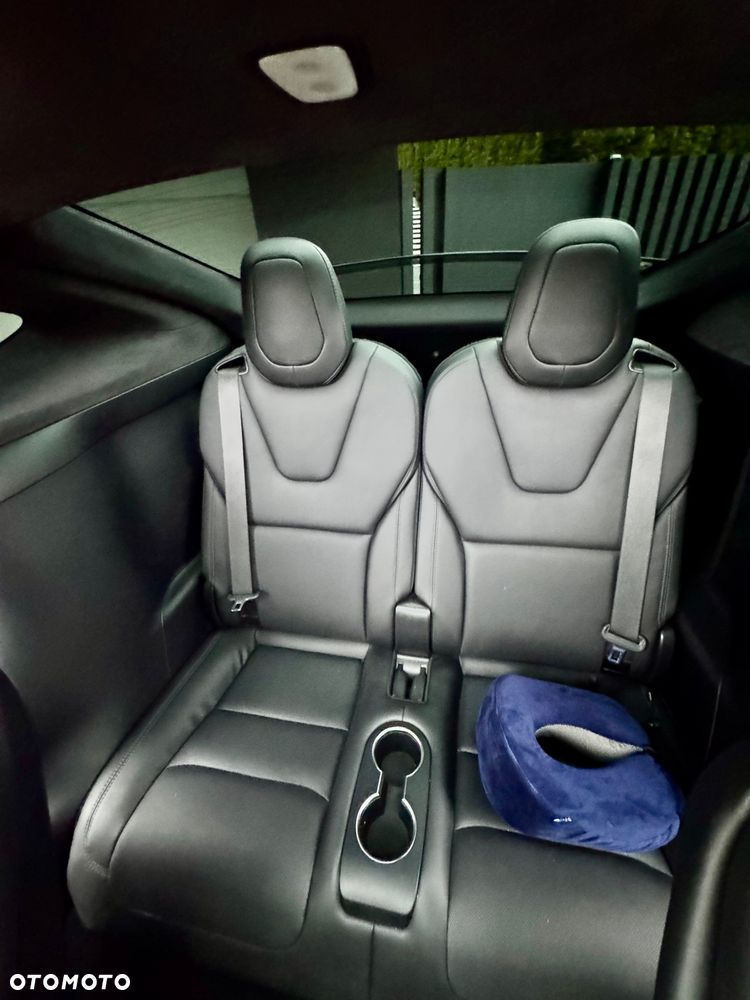 Tesla Model X - 16
