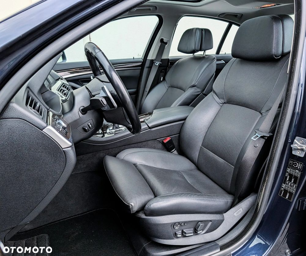 BMW Seria 5 550i - 7