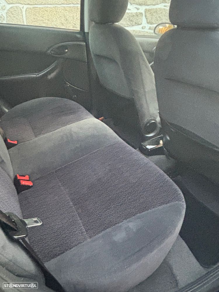 Ford Focus SW 1.8 TDdi Ghia - 11