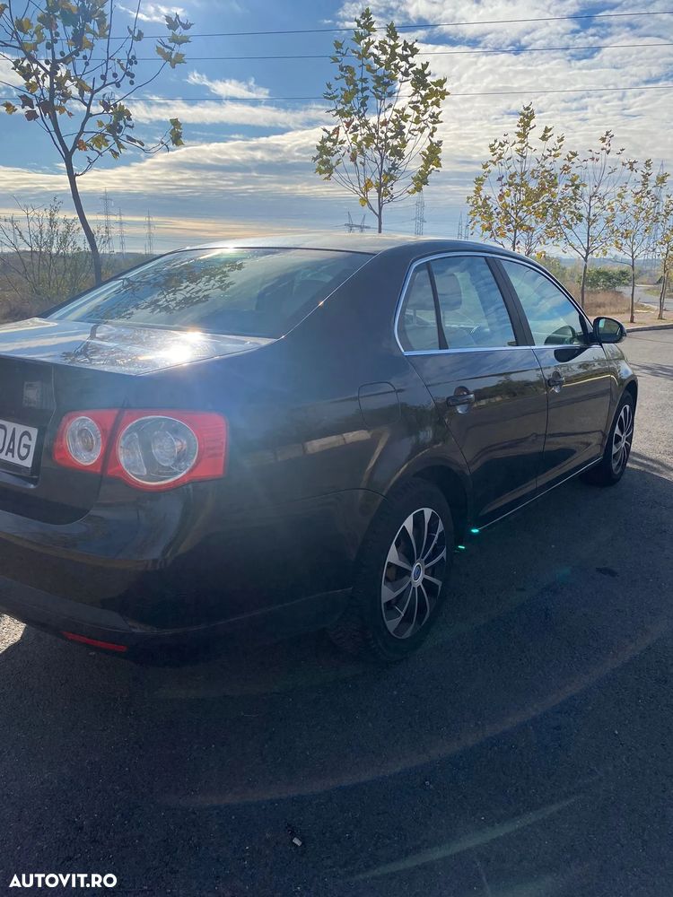 Volkswagen Jetta 2.0 TDI DPF Freestyle - 8