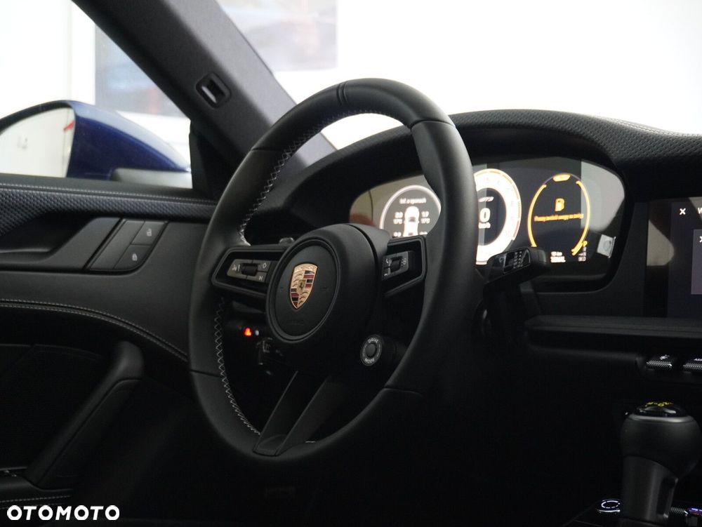 Porsche 911 GT3 Touring PDK - 39