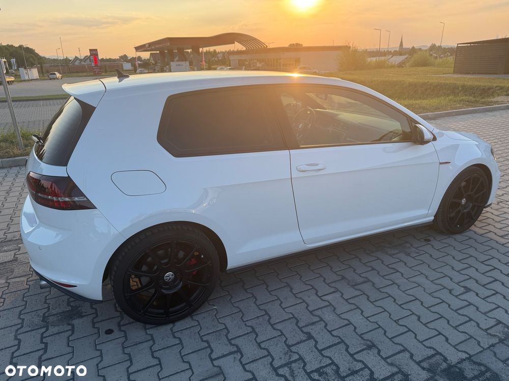 Volkswagen Golf GTI Performance BlueMotion Technology DSG - 3