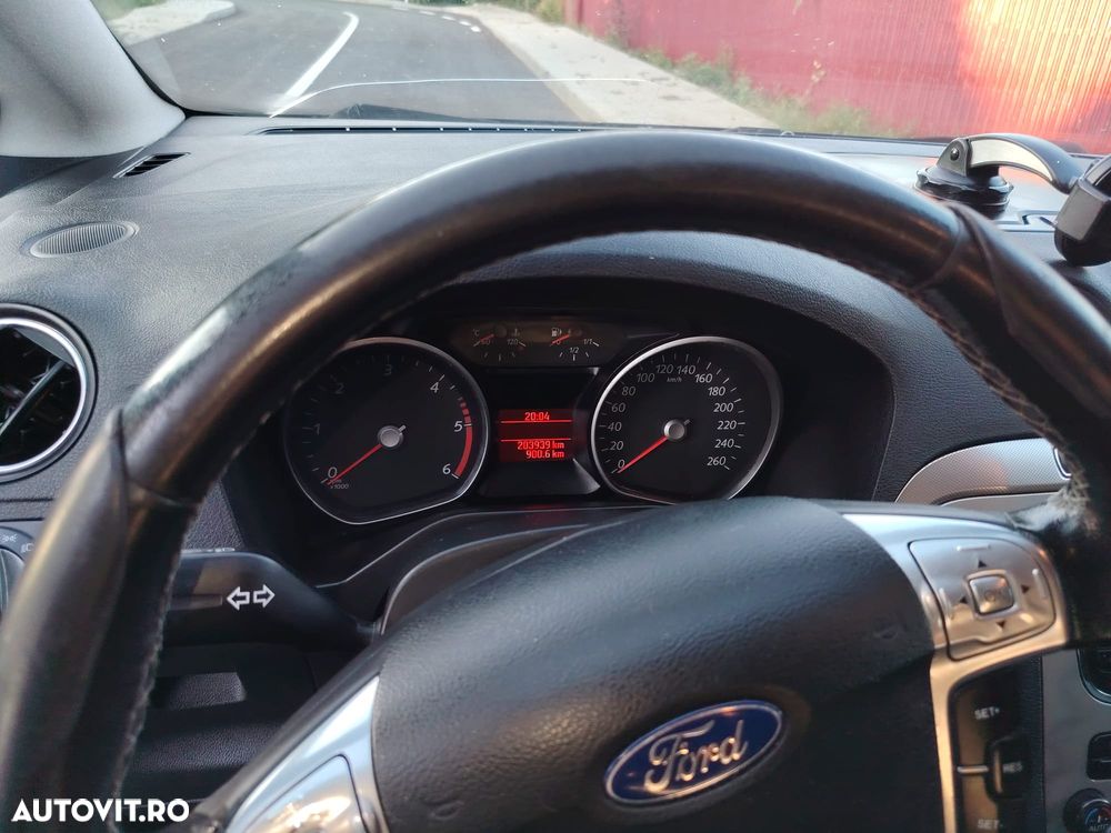Ford S-Max - 11
