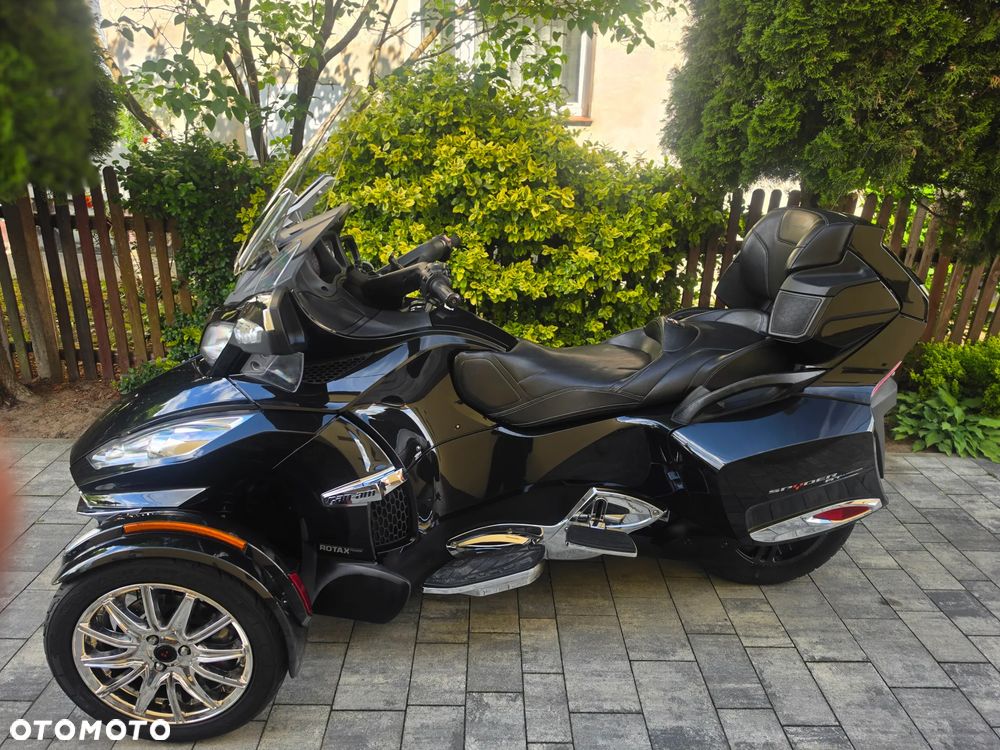 Can-Am Spyder - 10