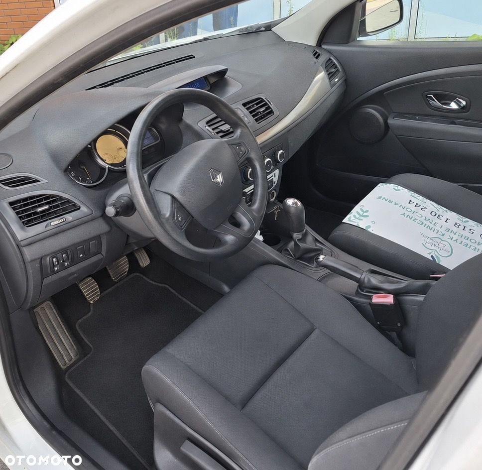 Renault Megane dCi 90 FAP Paris - 9