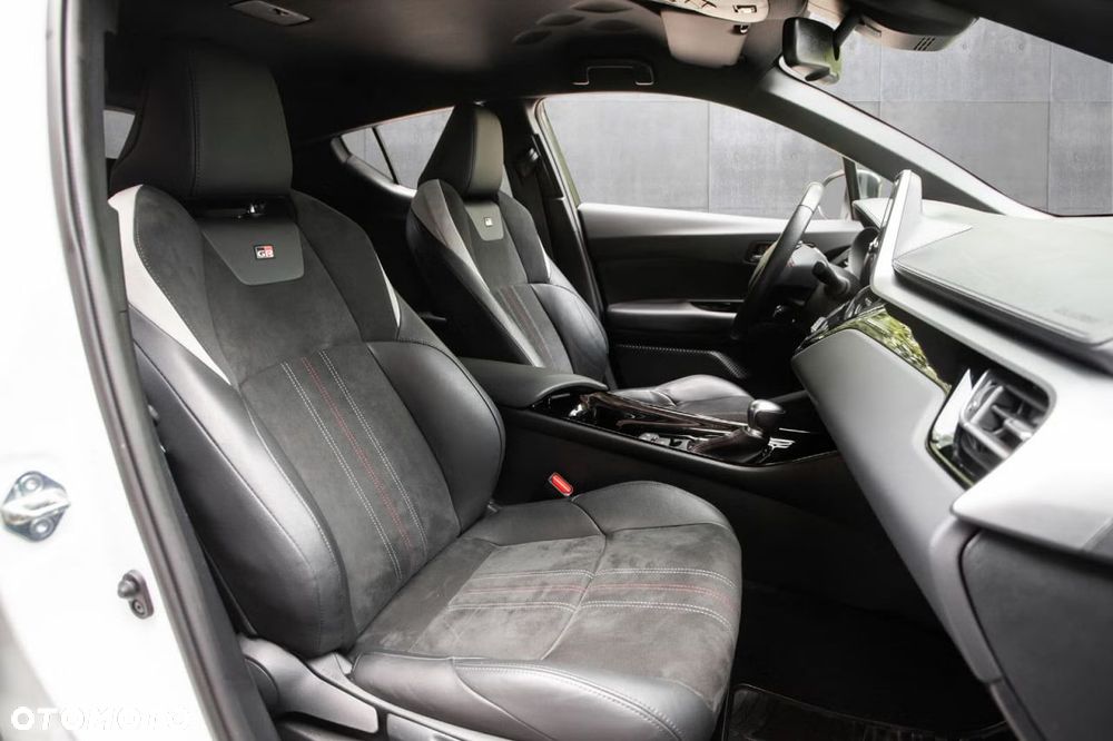 Toyota C-HR Lounge - 8