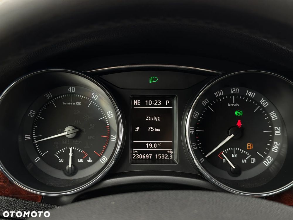 Skoda Superb 1.8 TSI Elegance DSG - 27