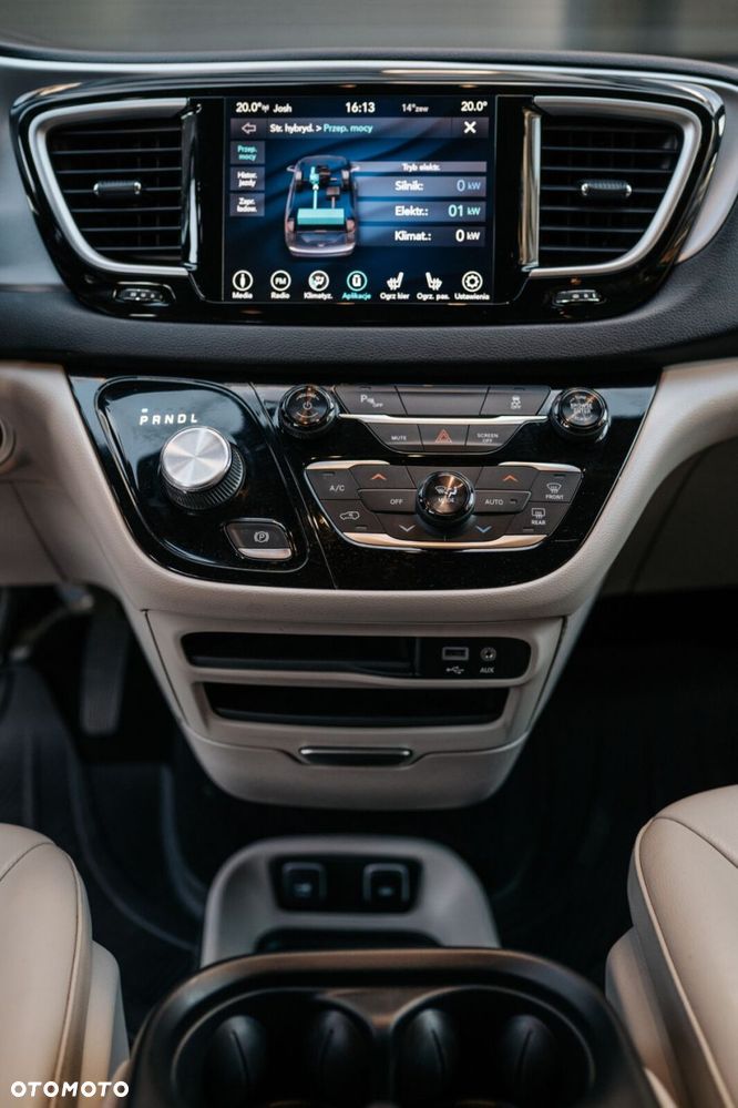 Chrysler Pacifica - 30